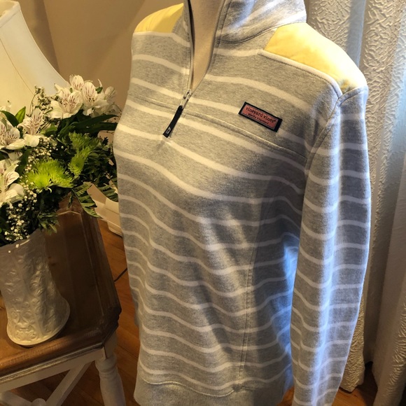 Vineyard Vines Tops - Women’s Vineyard Vines Shep shirt